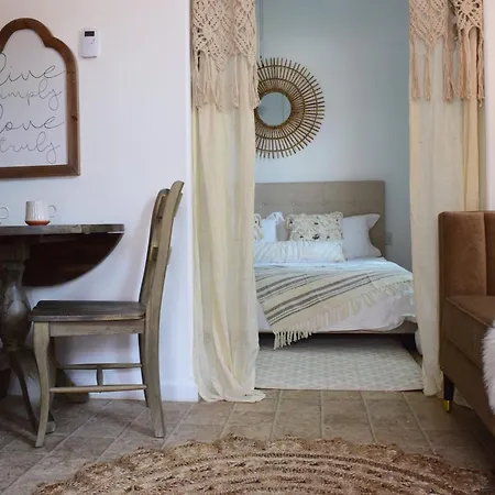 Le Petit Guesthouse -King Bed Walk To Whitworth